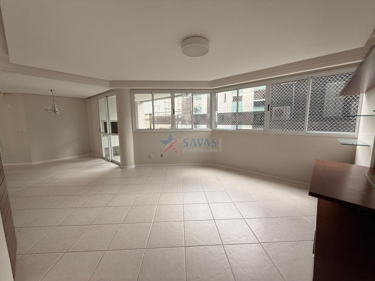 AMPLO 3 SUÍTES JUNTO A BEIRAMAR E COLÉGIO CATARINENSE - 2 VAGAS